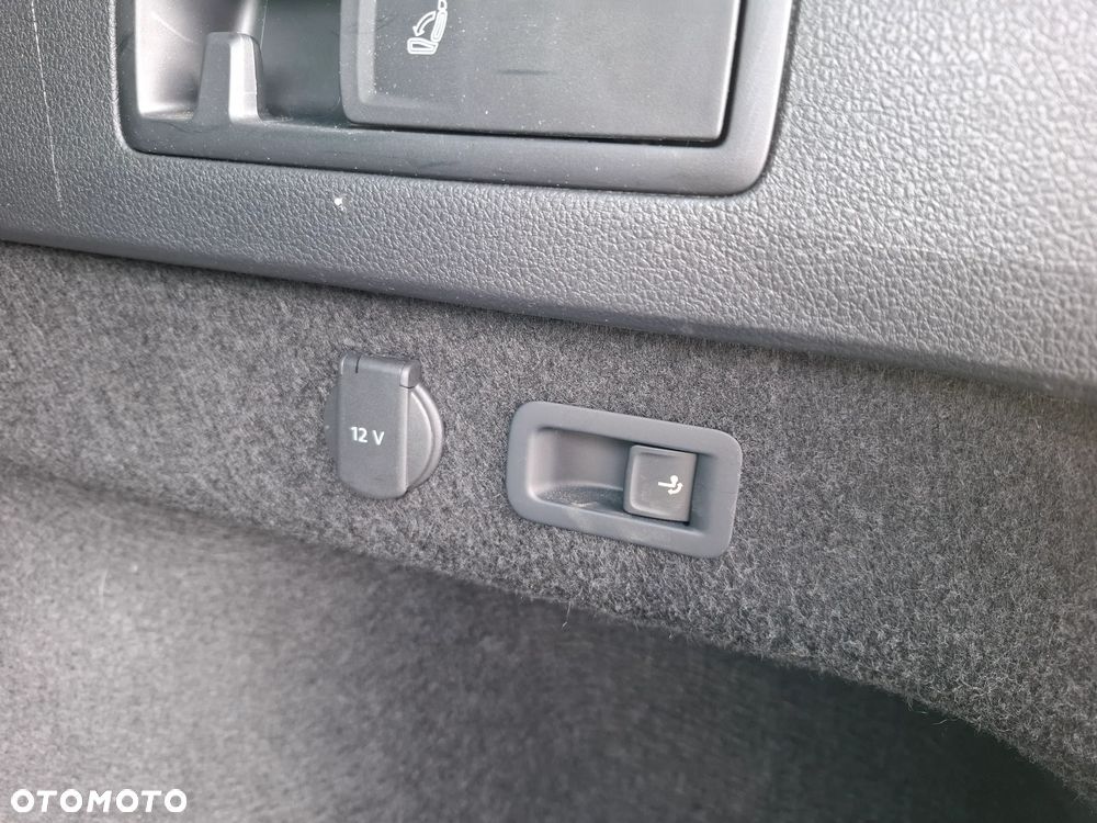 Volkswagen Passat Variant 2.0 TDI EVO Business DSG - 16