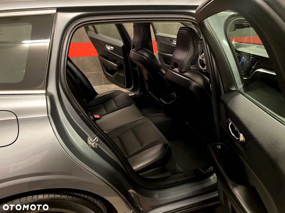 Volvo V60 D3 Momentum - 29
