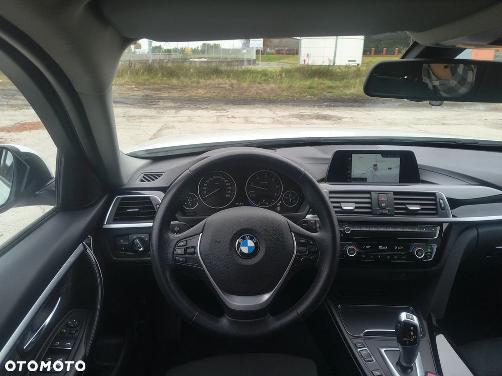 BMW Seria 3 320d Touring Sport Line - 17