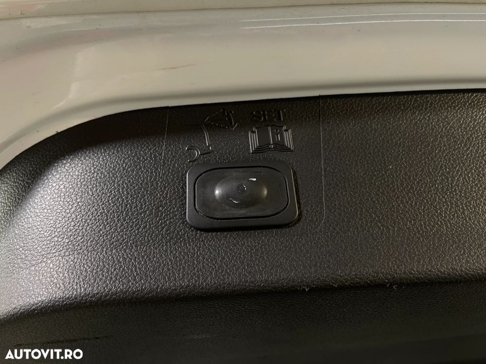 Ford Kuga 2.0 TDCi 4WD Powershift Titanium - 20
