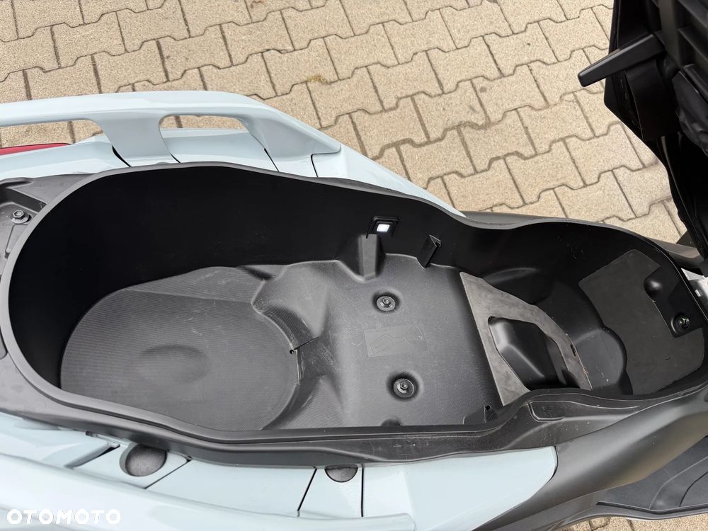 Yamaha X-max - 25