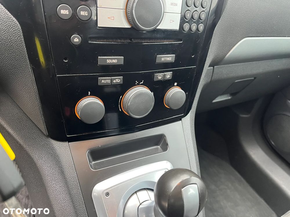 Opel Zafira 1.8 Cosmo EasyTronic - 24