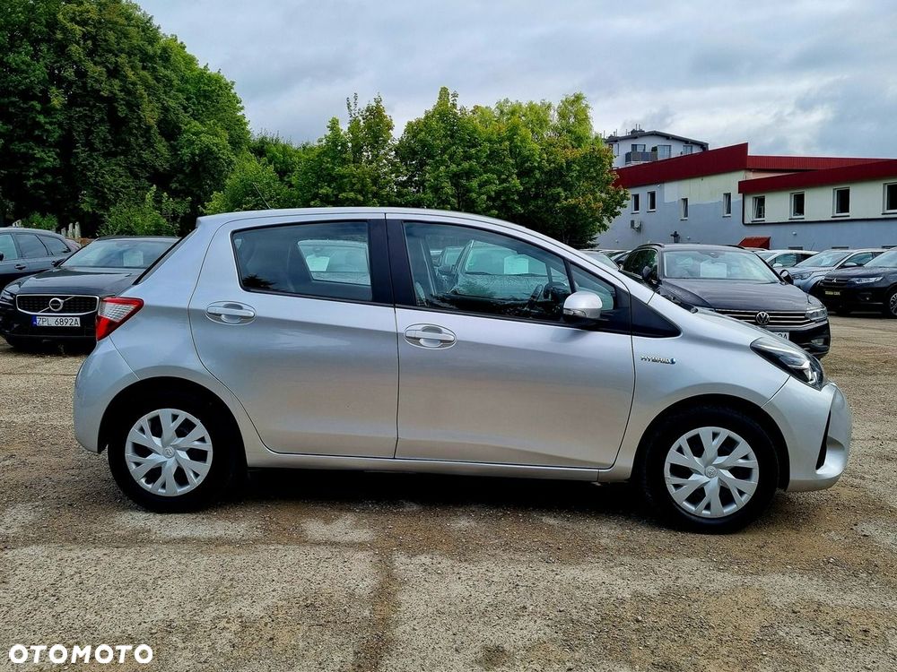 Toyota Yaris Hybrid 100 Active EU6 - 4