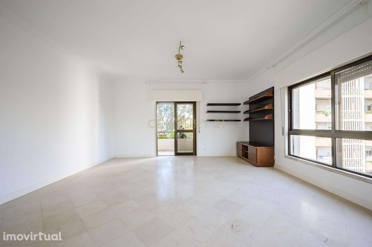 T2 em Miraflores com Garagem e Arrecadação – Alameda António Sérgio - Grande imagem: 3/25