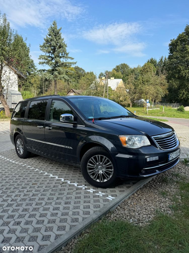 Chrysler Town & Country - 1