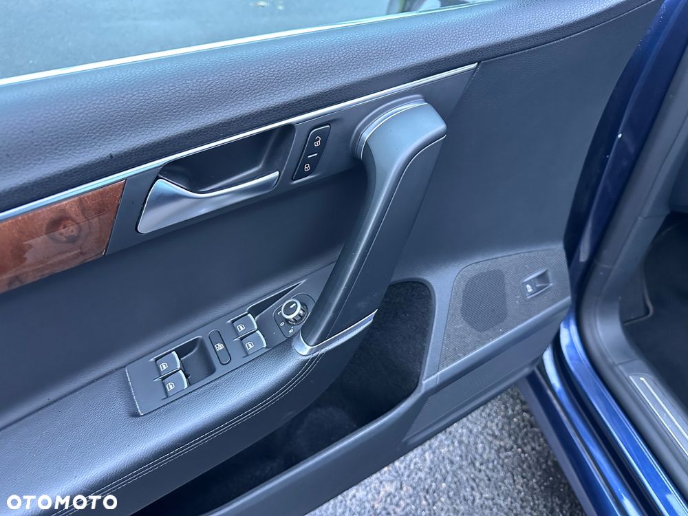 Volkswagen Passat 2.0 TDI Highline - 26