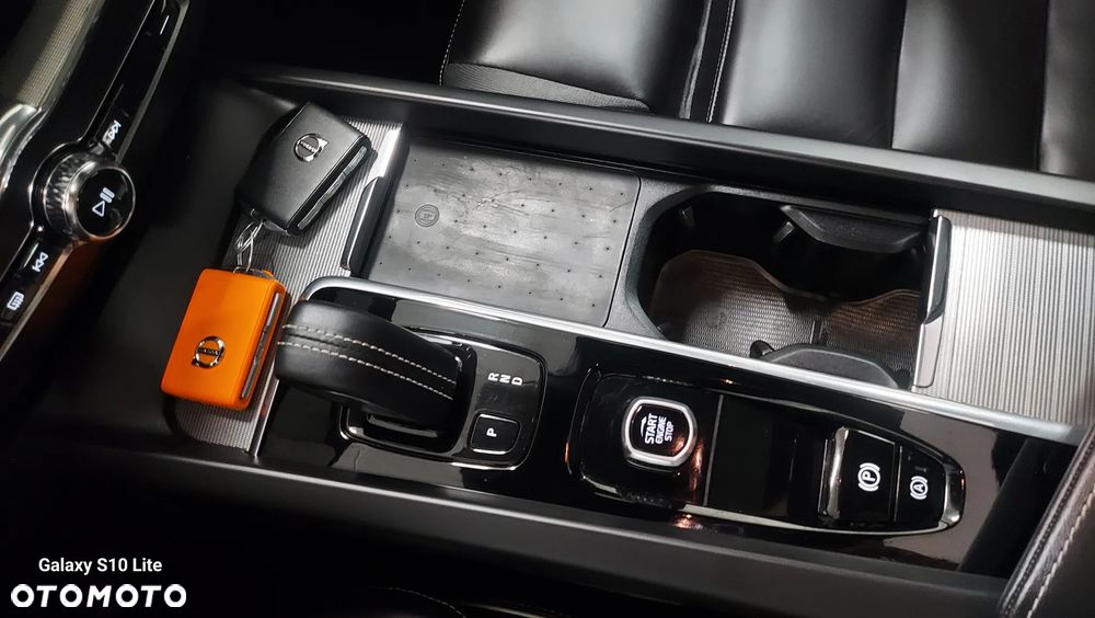 Volvo XC 60 B4 D AWD Ultimate Dark - 24