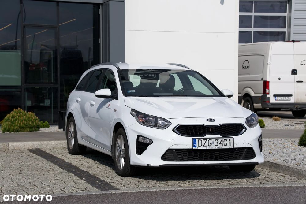 Kia Ceed - 4