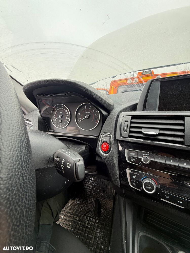 Dezmembrez bmw F20 F21 118I benzină motor N13 cutie manuală volan pe stanga far faruri cu xenon bi-xenon culoare alb alpinweiss 3 cod 300 pachet M sport - 7