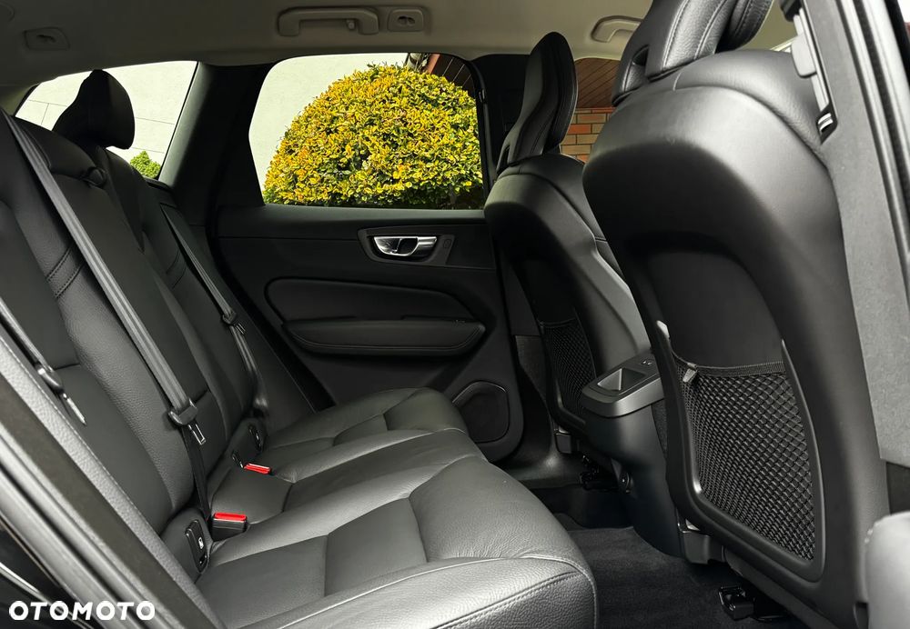 Volvo XC 60 B5 B AWD Geartronic RDesign - 11