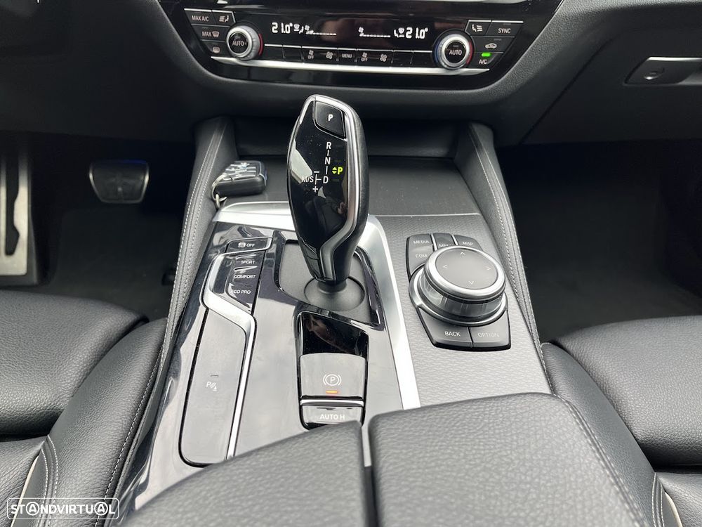 BMW 520 d Pack Desportivo M Auto - 19