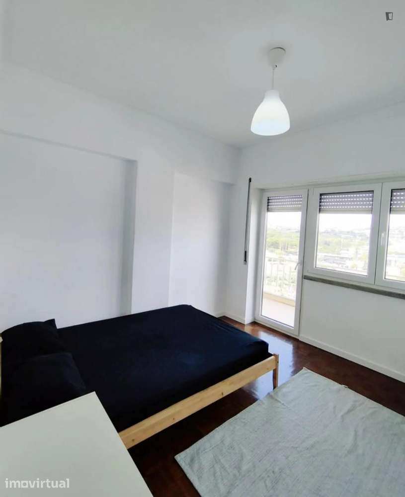 Quarto - localizado em Almada Lisbon - Grande imagem: 3/9