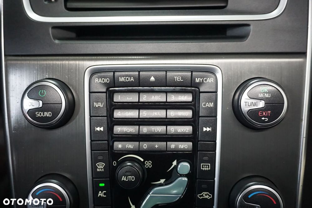 Volvo V60 D4 Geartronic Momentum - 36