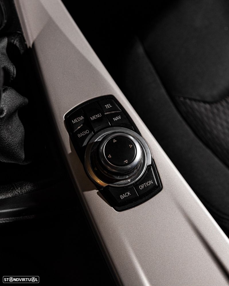 BMW 320 d Pack M - 17