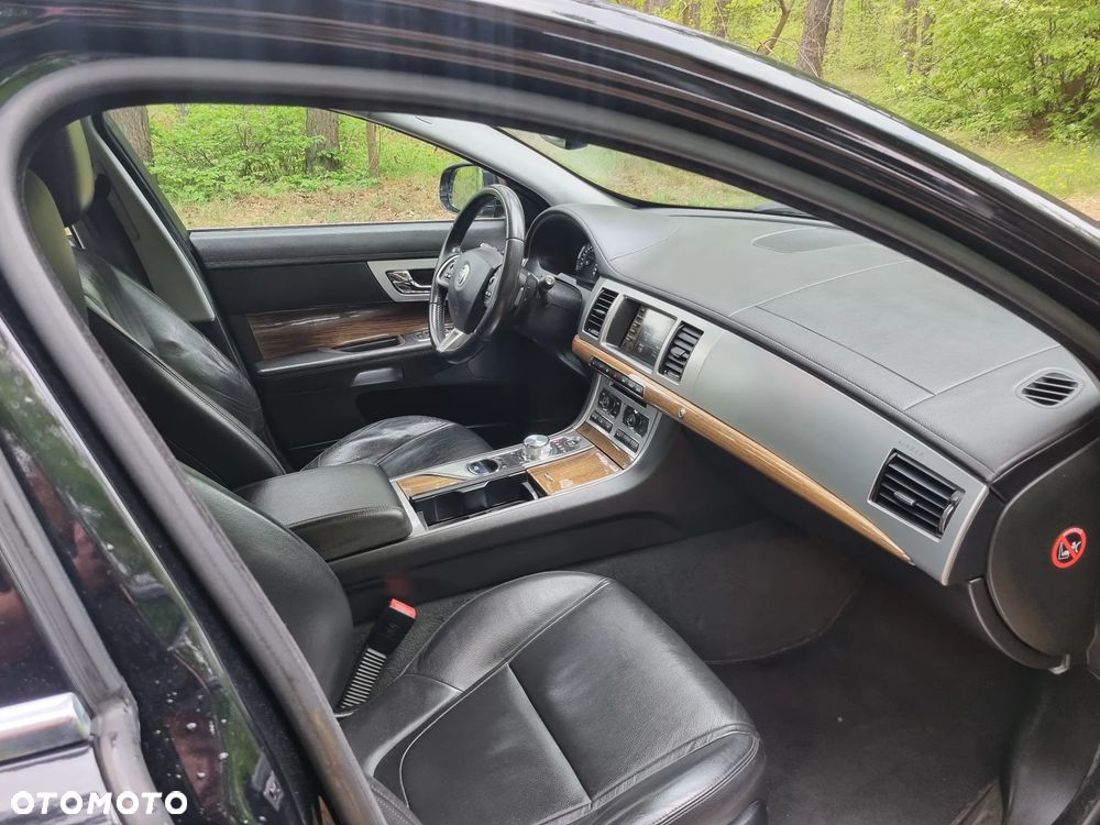 Jaguar XF 3.0 V6 D Premium Luxury - 6