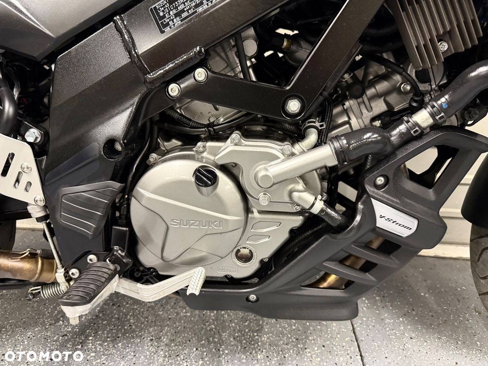 Suzuki V-STROM - 10