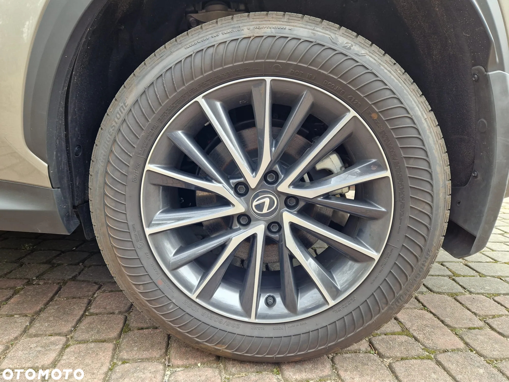 Lexus NX - 12