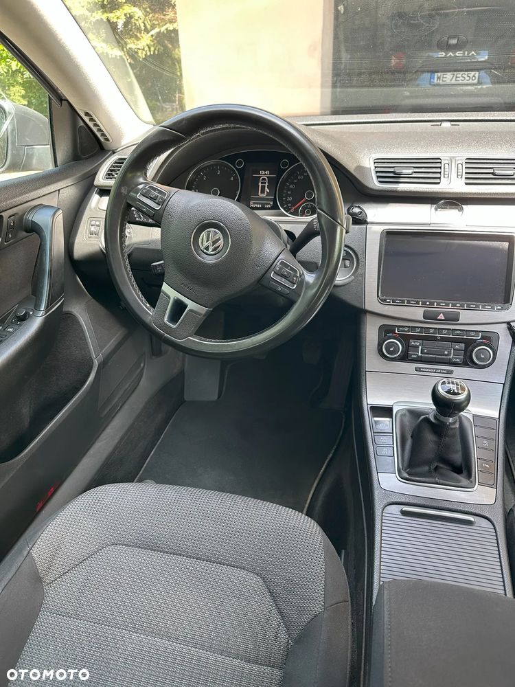 Volkswagen Passat 2.0 Blue TDI SCR Comfortline - 9