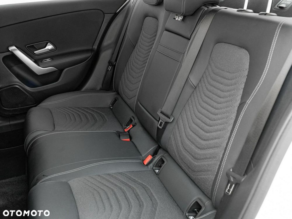 Mercedes-Benz Klasa A 200 d Progressive 8G-DCT - 29