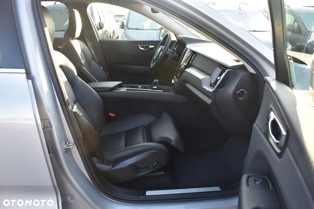 Volvo XC 60 B4 B Momentum Pro - 18