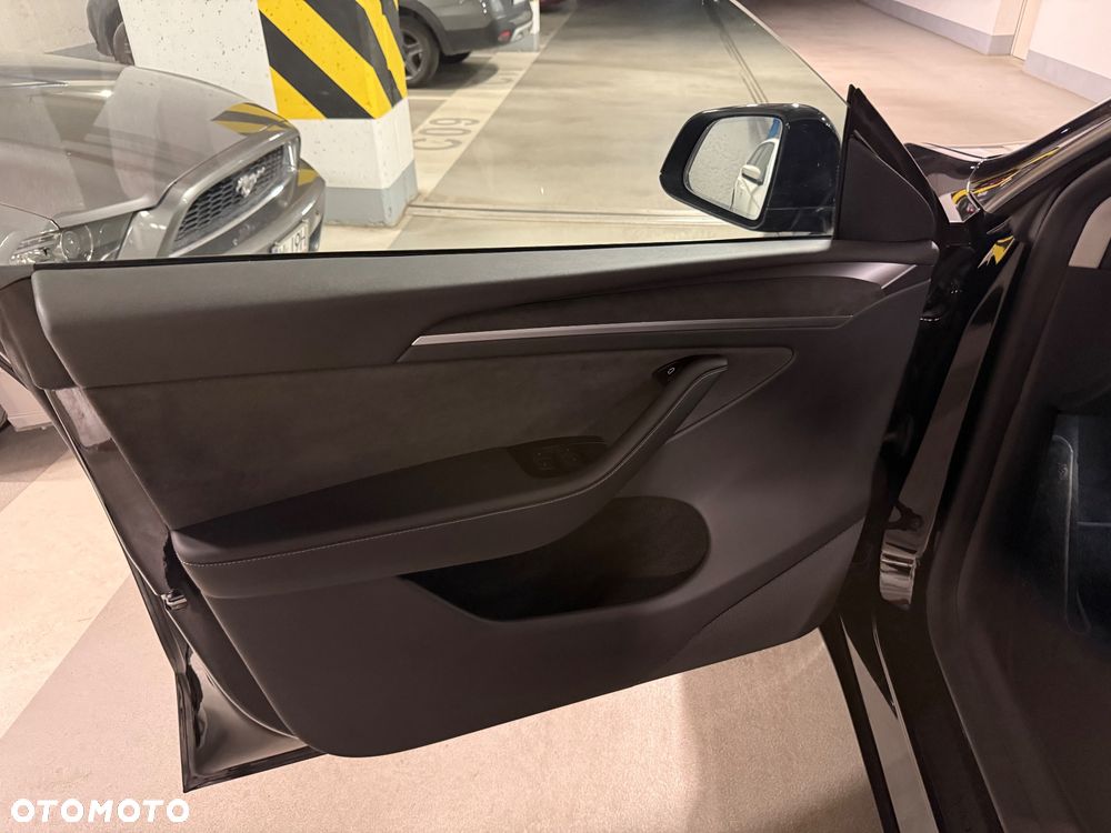 Tesla Model Y Performance AWD - 16