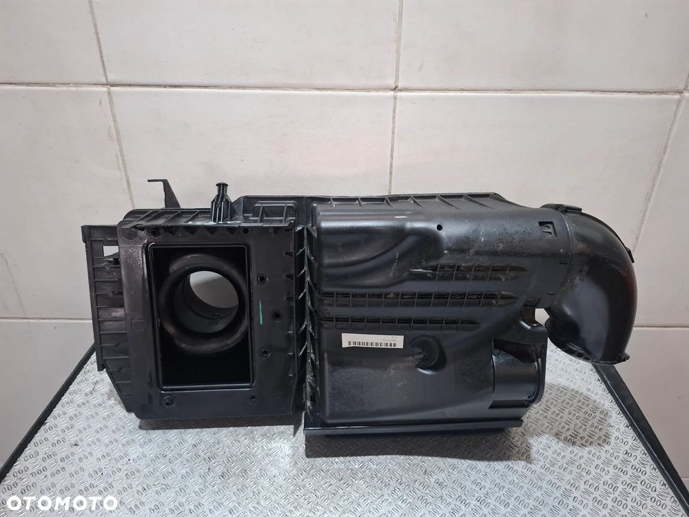 Obudowa filtra powietrza Volvo V50 S40 2,4D 2008 rok nr 30677533 - 3