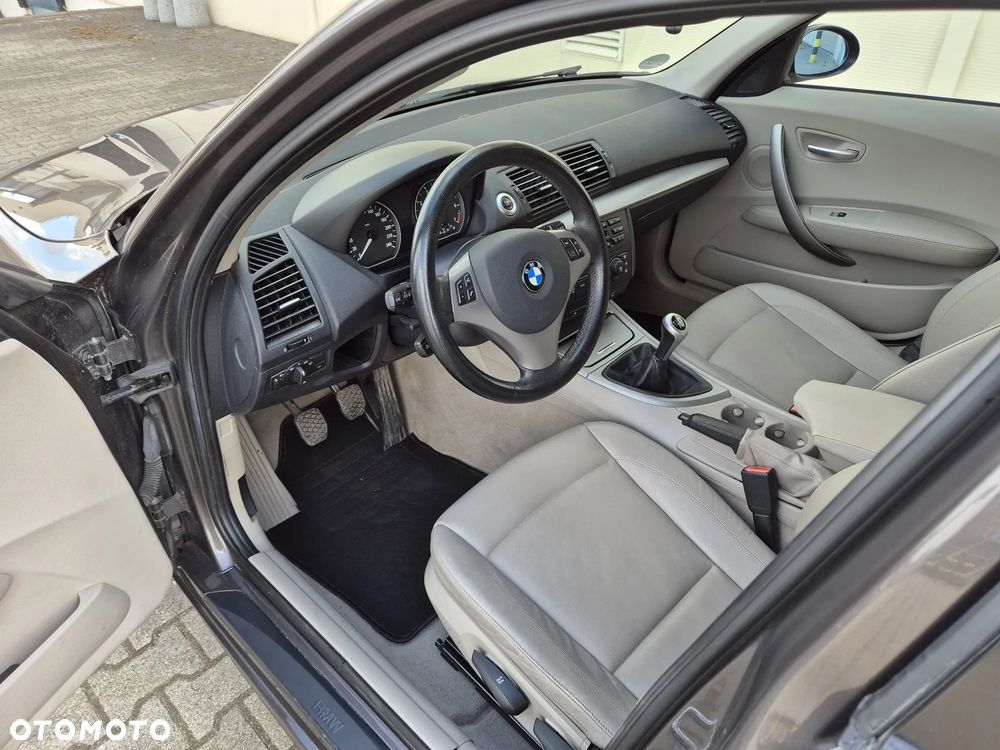 BMW Seria 1 116i - 24