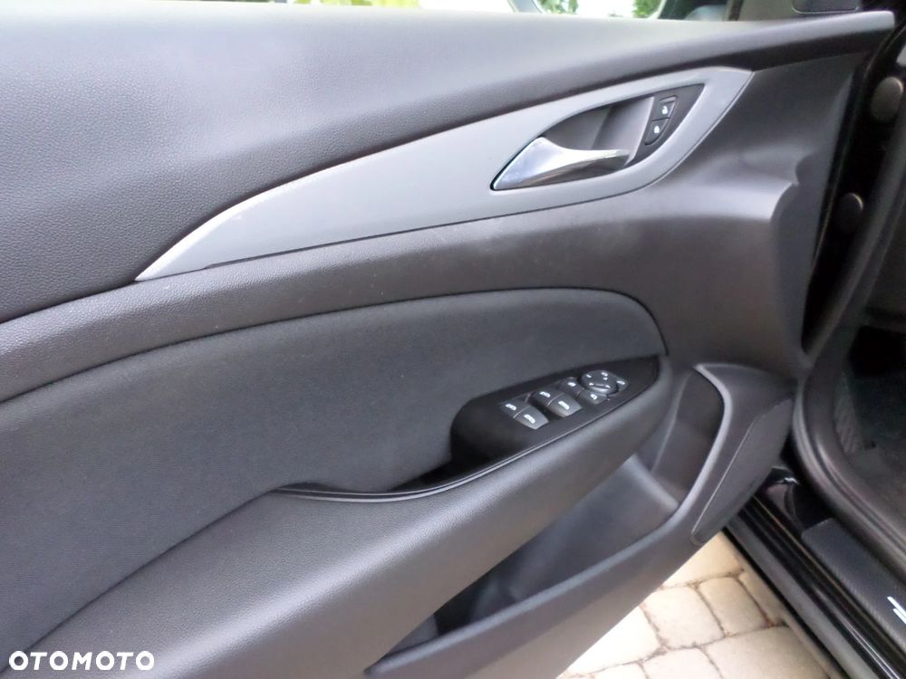 Opel Insignia 2.0 CDTI Cosmo S&S - 25