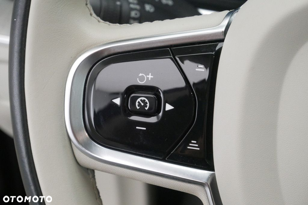 Volvo XC 60 - 25