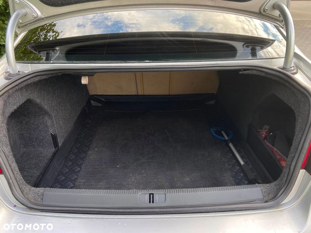 Volkswagen Passat 2.0 TDI Highline - 18