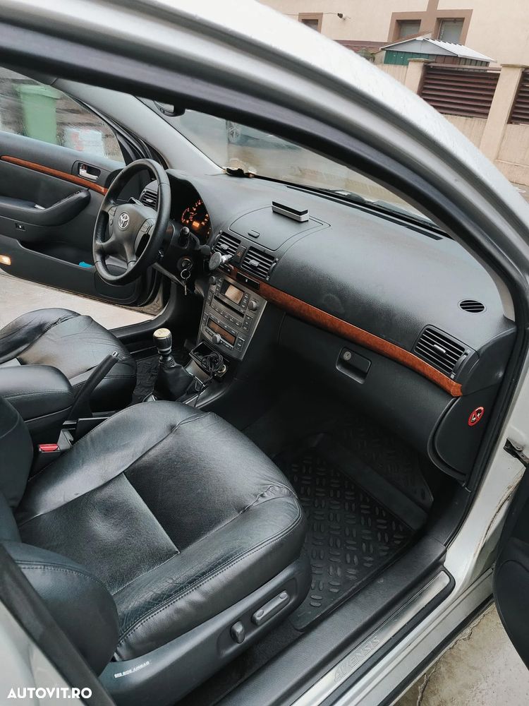 Toyota Avensis 2.2 D-4D Luxury - 3