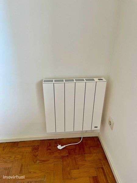 T1 Renovado em Arca d'Água | Garagem + Arrumos | Venda Particular - Grande imagem: 4/12