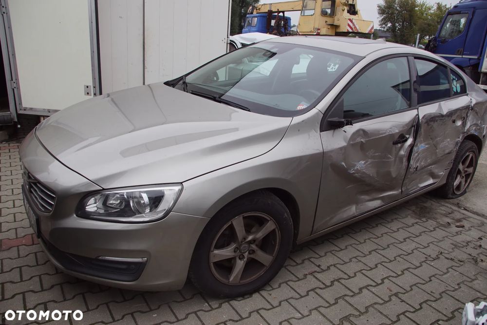 Auto na części - Volvo S60 II Lift 1.6 D 114 KM D4162T 36051127 484 2015R Silnik Skrzynia Drzwi Maska Błotnik Klapa Lampa Lusterko Klamka Szyba Deska Kokpit Sterownik Moduł Czujnik Licznik Wyświetlacz Panel Kierownica - 6