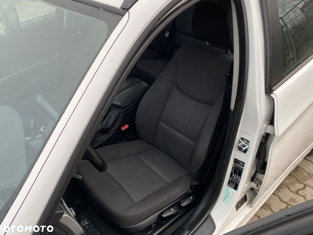 BMW Seria 3 318d - 17