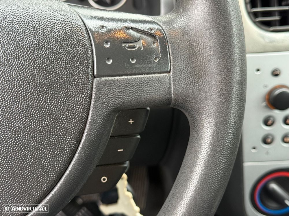 Opel Corsa 1.2 16V Confort - 19