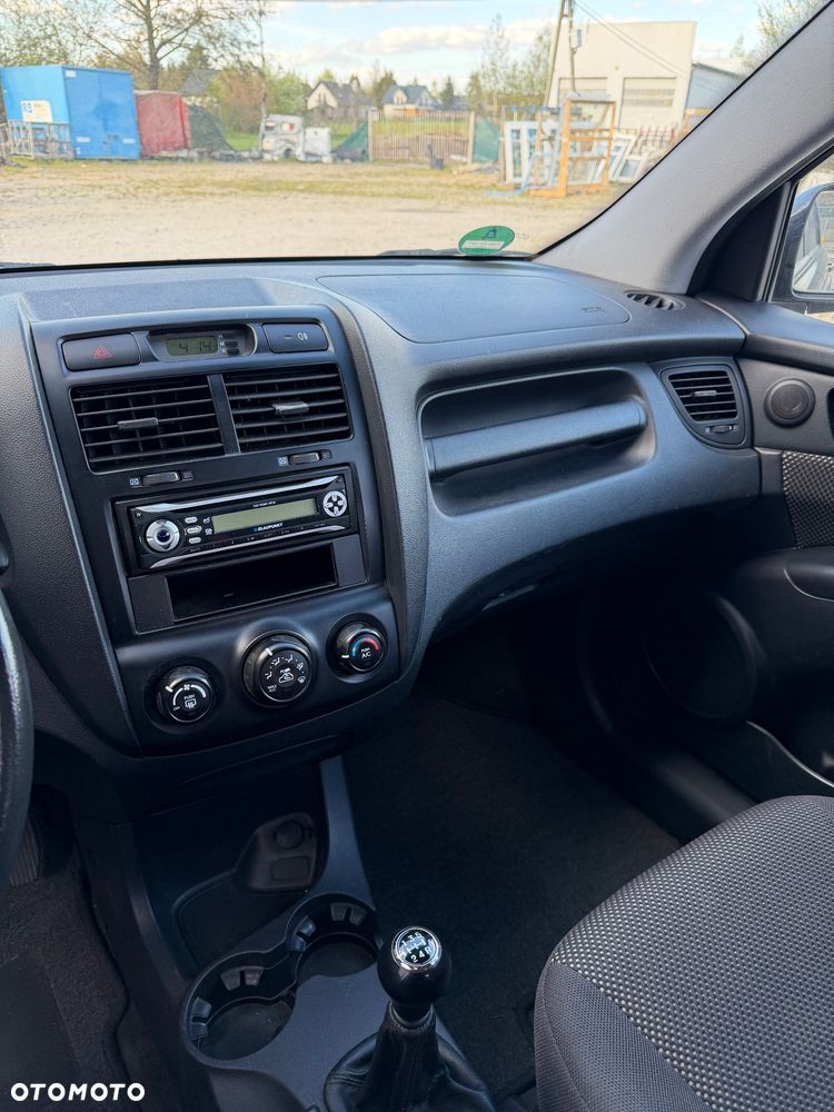 Kia Sportage 2.0 LX - 26