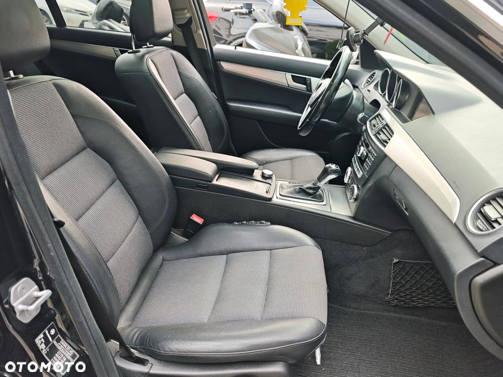 Mercedes-Benz Klasa C 250 CDI DPF (BlueEFFICIENCY) 7G-TRONIC Avantgarde - 26