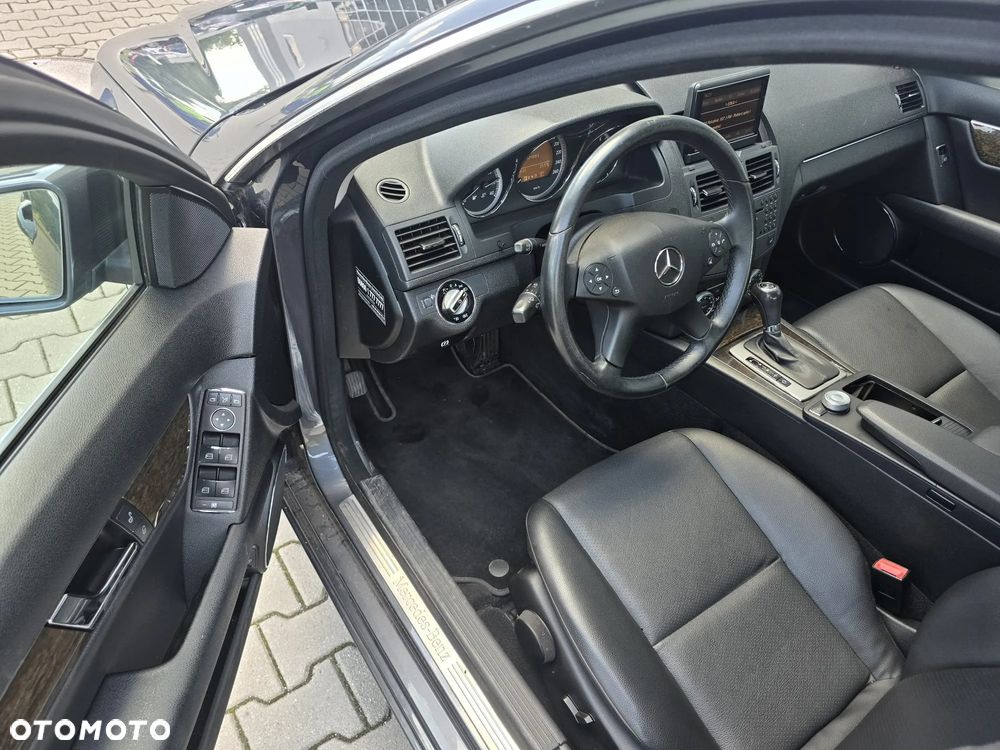 Mercedes-Benz Klasa C 250 CGI Automatik BlueEFFICIENCY Special Edition - 16