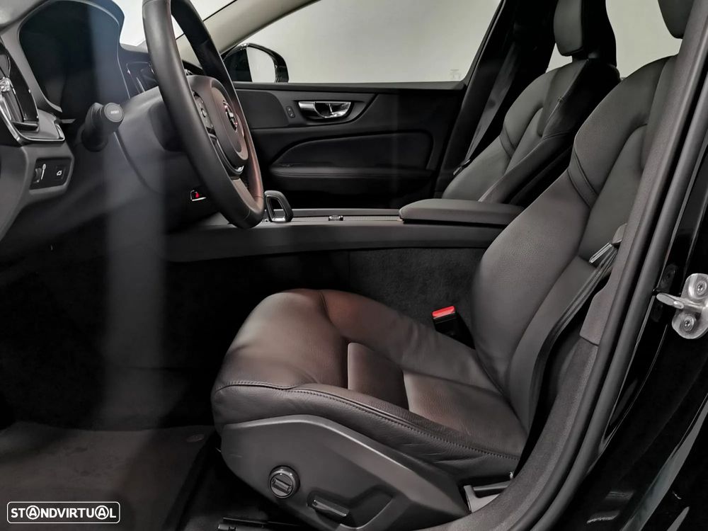 Volvo V60 2.0 B4 Plus Dark Auto - 12