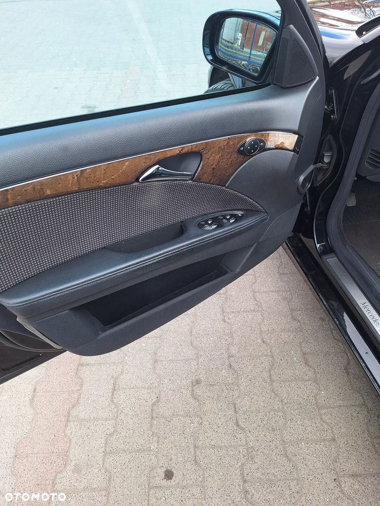 Mercedes-Benz Klasa E 240 4Matic Avantgarde - 16