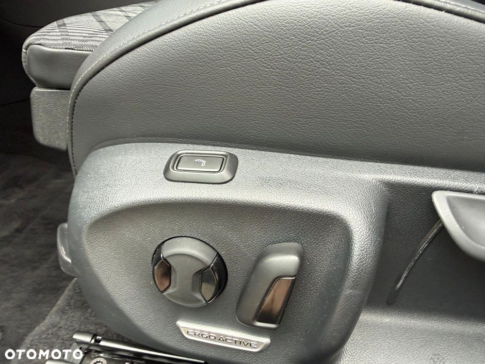 Volkswagen Passat - 13