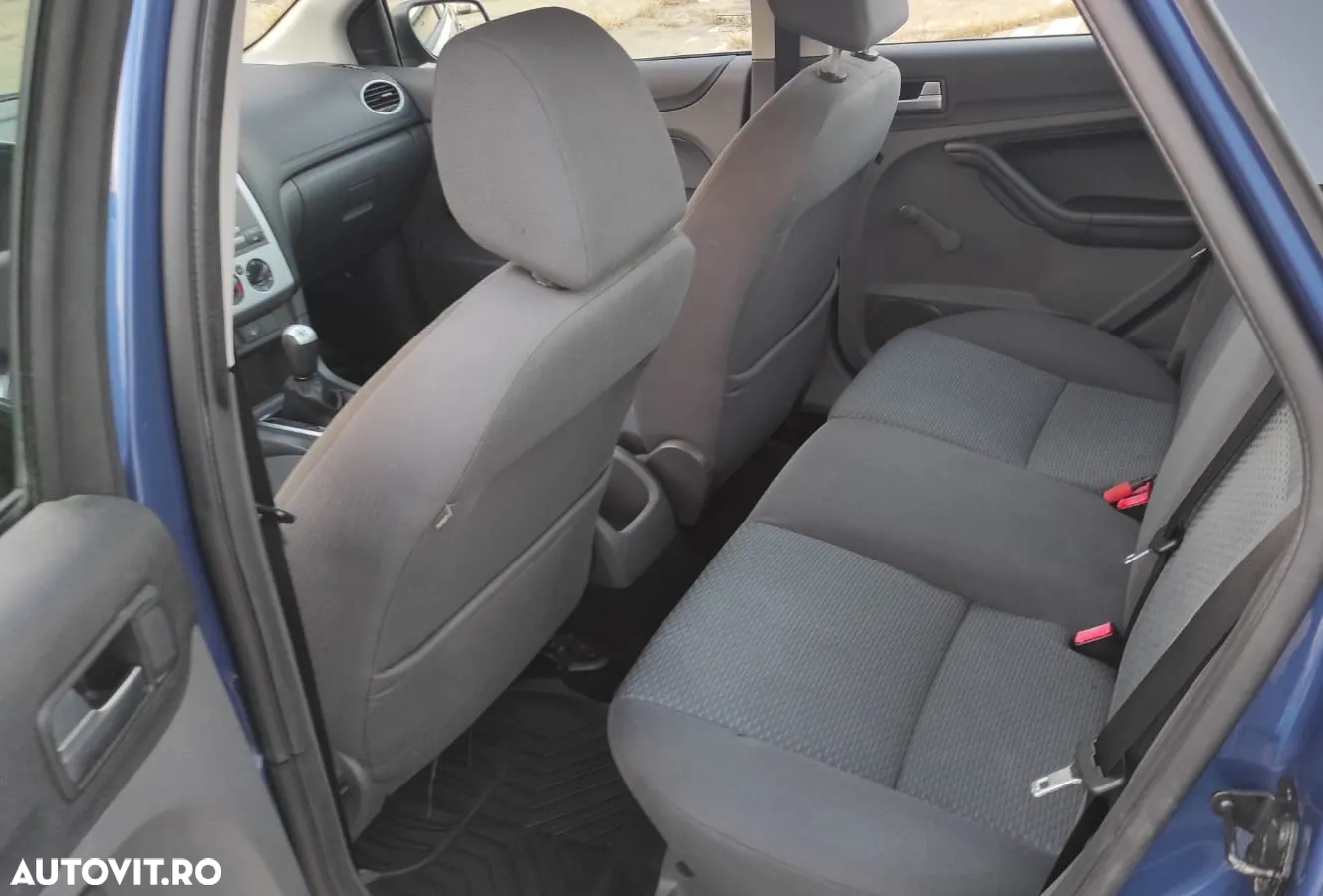 Ford Focus 1.6i Trend - 14