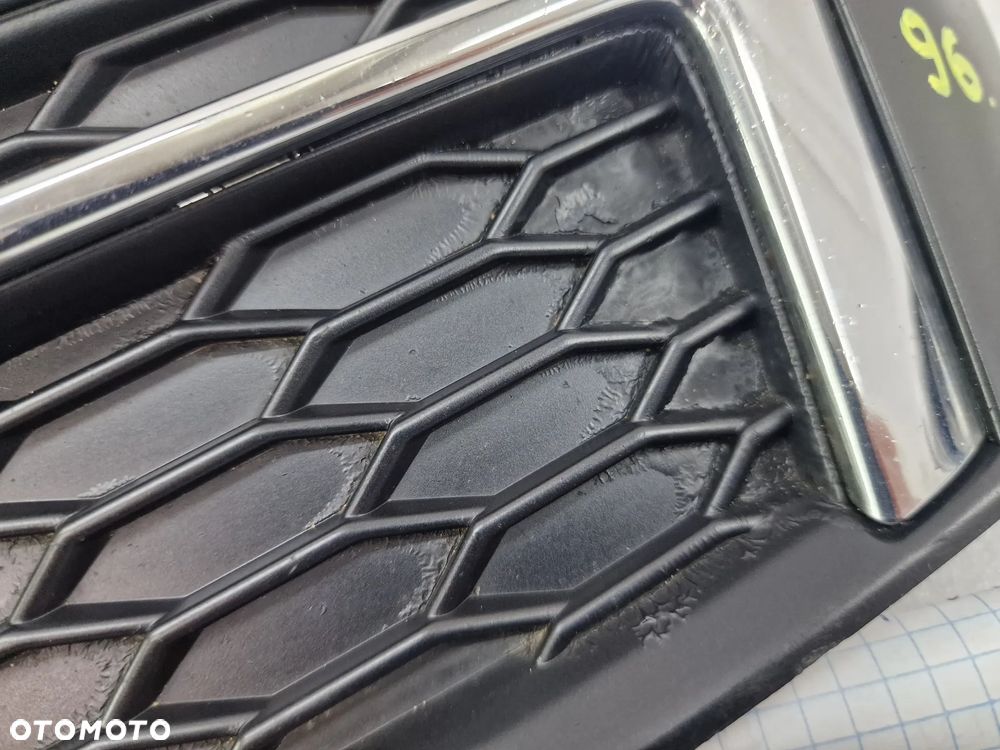 AUDI A4 B9 8W0 S-LINE 15- PRAWA KRATKA BOCZNA ZDERZAKA PRZEDNIEGO PRZÓD , NR 8W0807682F , NR AUKCJI D/96 - 12