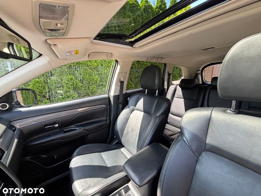 Mitsubishi Outlander 2.0 Intense + Navi 4WD CVT - 28