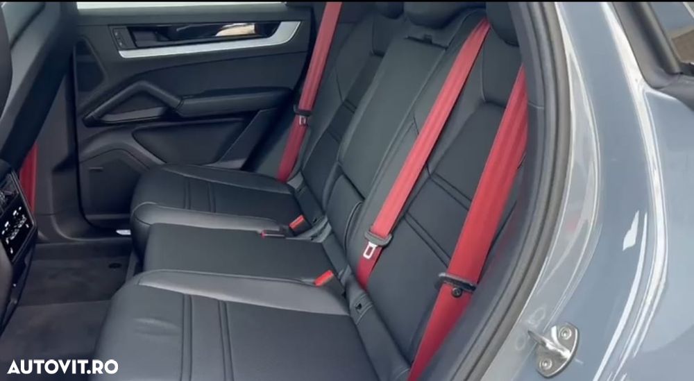 Porsche Cayenne Coupe E-Hybrid - 10