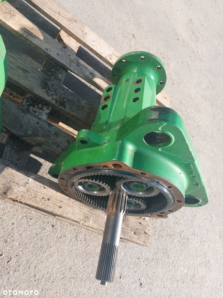 ZWOLNICA PRAWA OBUDOWA AL227379 TRYB SATELIT AL221092 JOHN DEERE 6110R - 4
