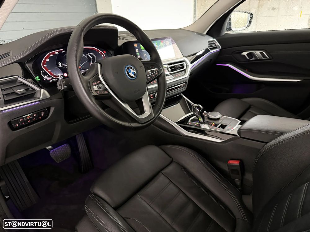 BMW 330 e Pack Desportivo M Auto - 18