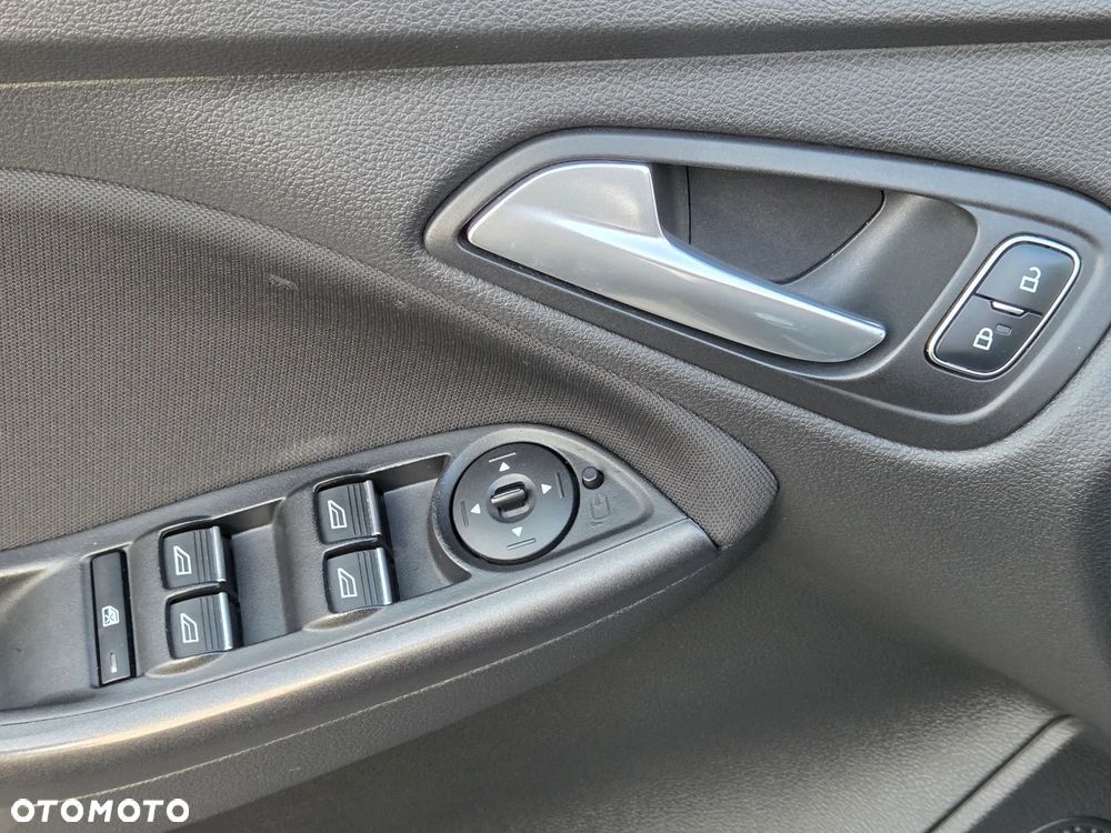 Ford Focus 1.0 EcoBoost Start-Stopp-System ST-LINE DESIGN - 19