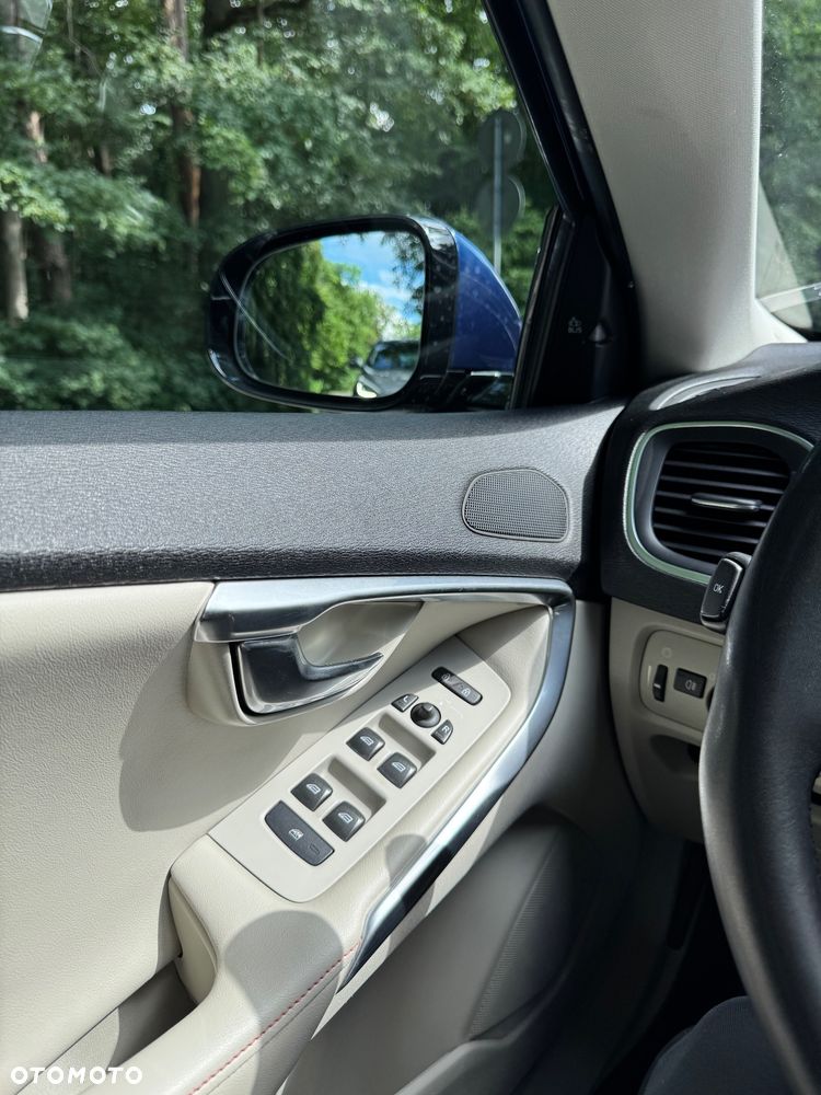 Volvo V40 Cross Country T4 Drive-E Ocean Race - 18