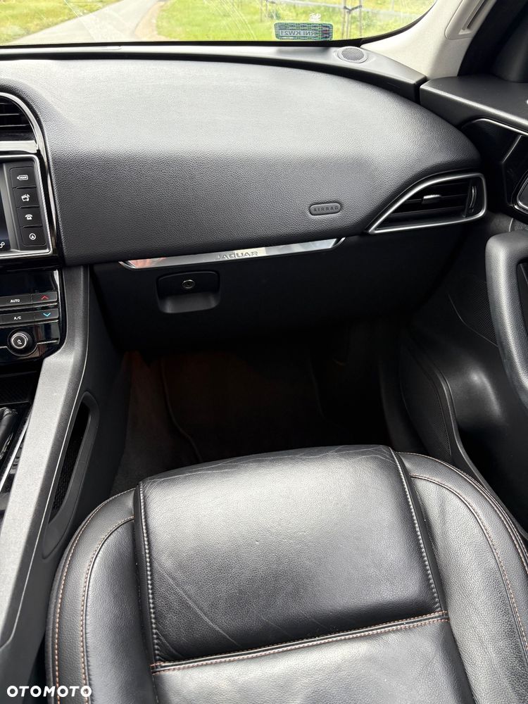 Jaguar F-Pace - 27